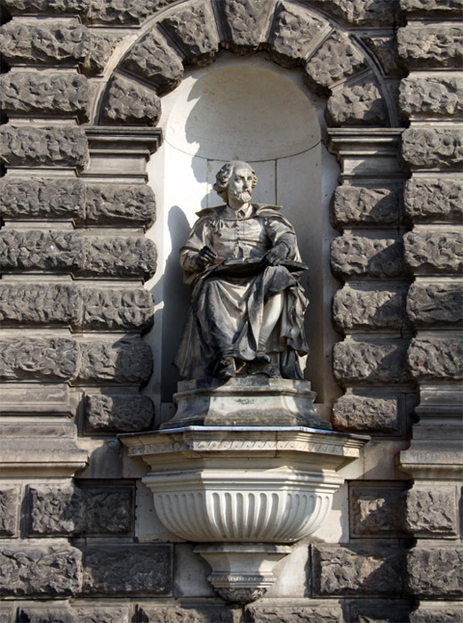 Figur an der Semperoper Dresden
